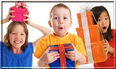 Как вручать подарки детям на Новый год?