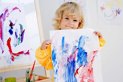 Как научить ребенка различать цвета?