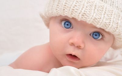 Почему меняется цвет глаз у новорожденных детей?