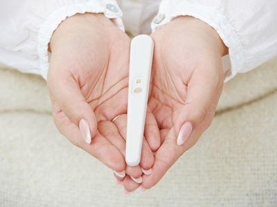 Слабая полоска теста на беременность